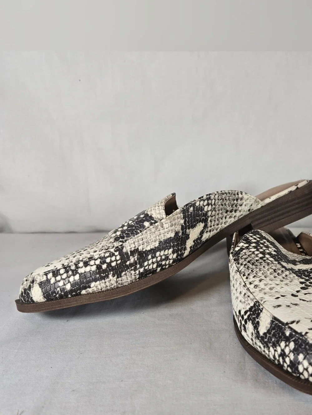 Madden Girl Mattie Mule Sandals Snakeprint Black White Women's 8.5 Slip On Flats